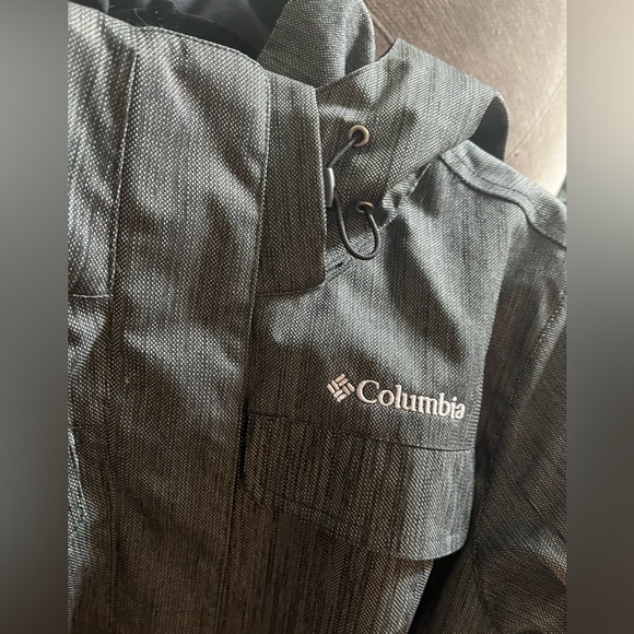 Columbia women’s jacket/ Medium - perfect for rainy days. - Picture 4 of 7